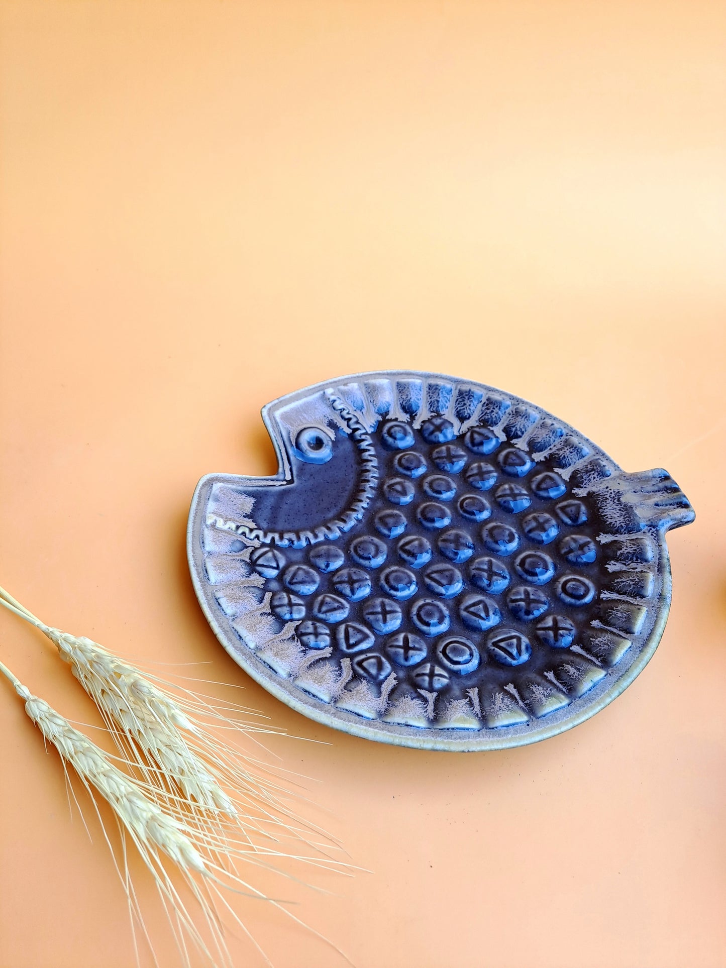 CERAMIC LIGHT BLUE FISH PLATTER