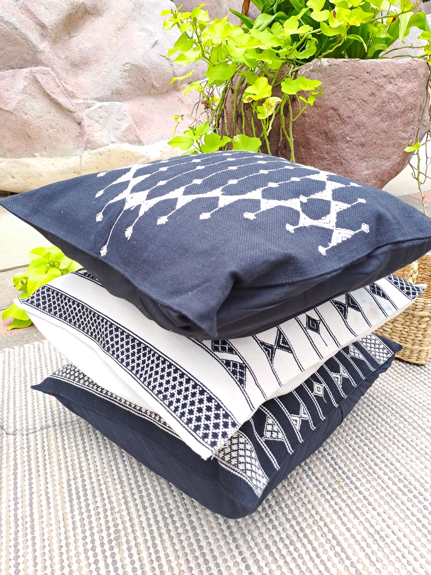 HANDLOOM COTTON CUSHION COVER