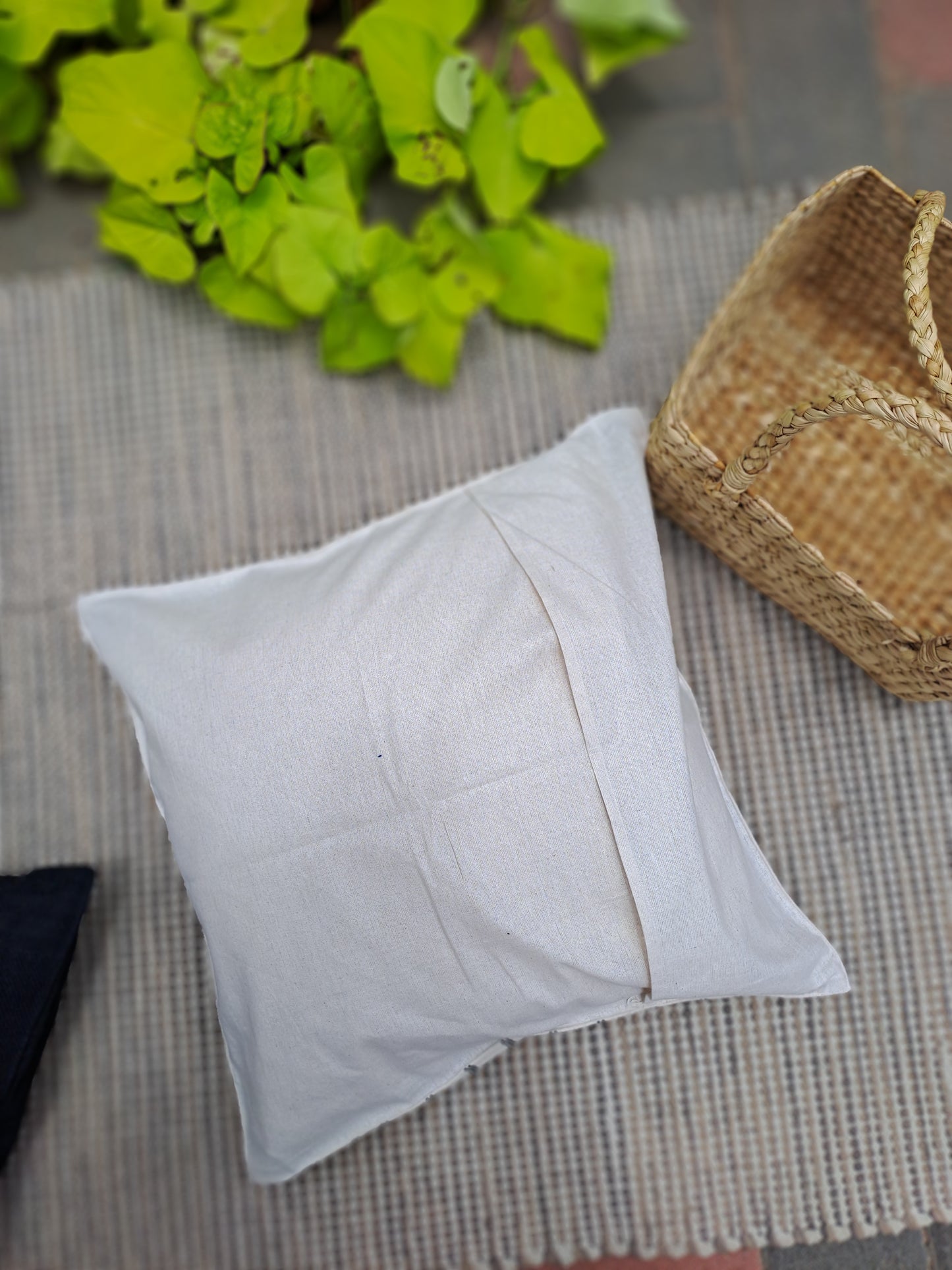 HANDLOOM COTTON CUSHION COVER