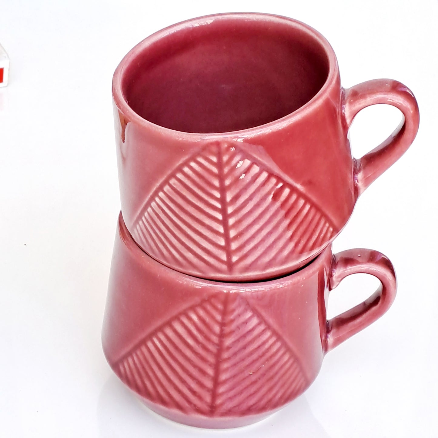 MAROON COLOUR LEAF ENGRAVED CUP
